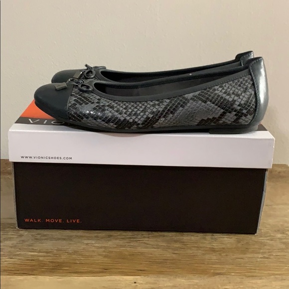 Vionic Grey Snake Flats - Picture 4 of 8